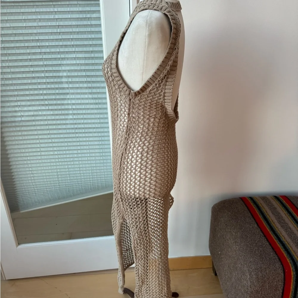 Beach Riot - Picture 3 of 6